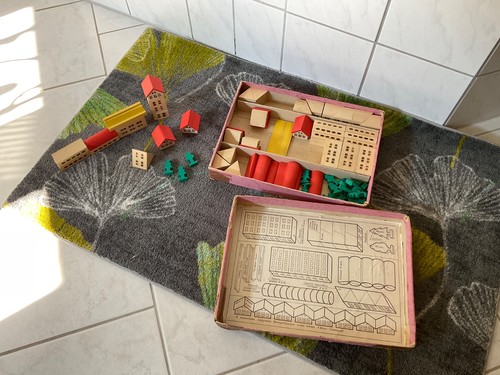 Alter holzbaukasten mit - 1,