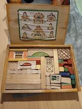 Antiker schöner Holzbaukasten